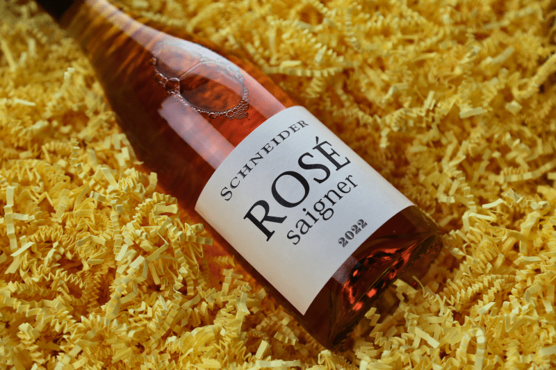 Markus-Schneider-Saigner-Rose-im-Stroh