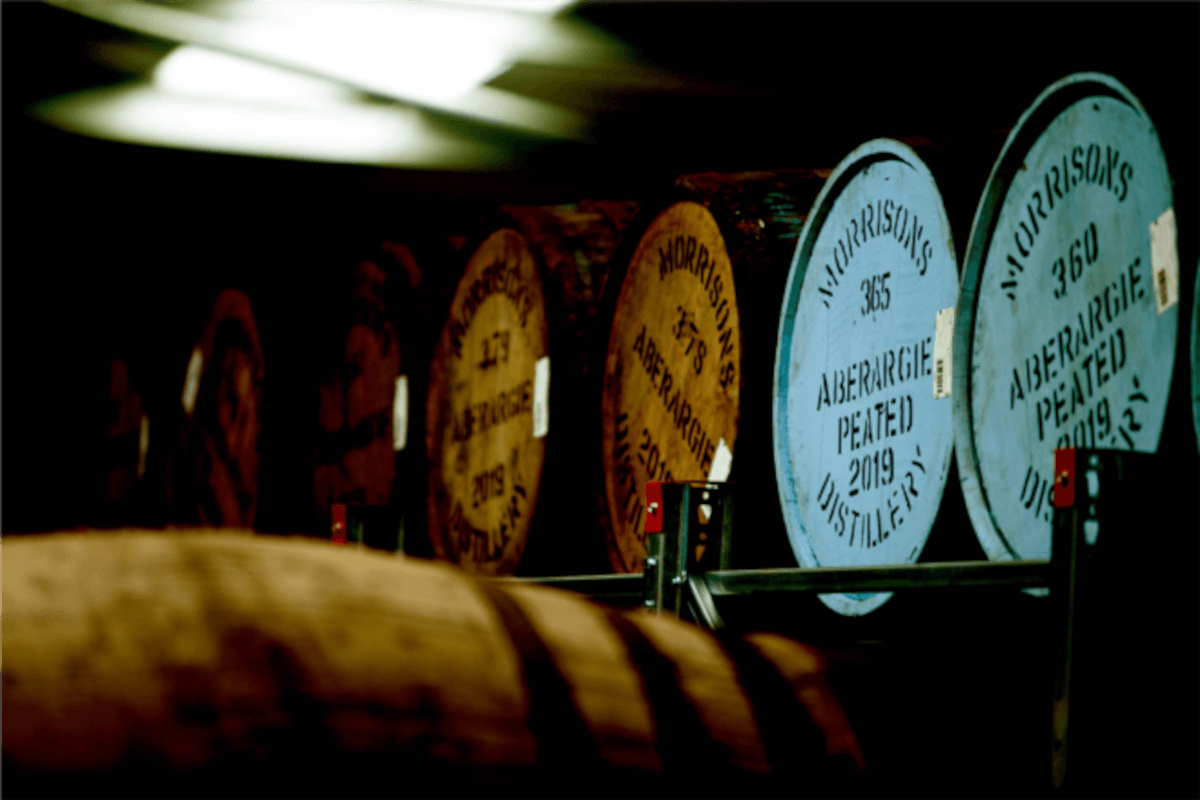 Morrison Scotch Whisky Distillers Faesser en la bodega Morrison Scotch Whisky Distillers Faesser en la bodega