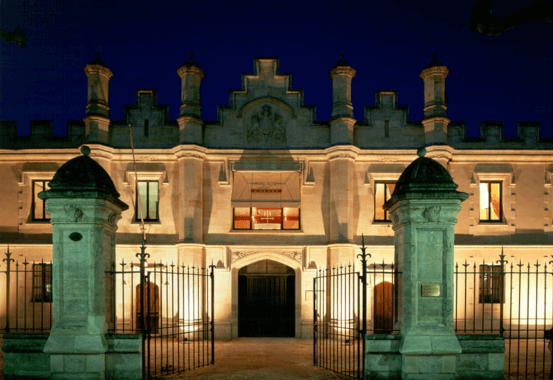 El edificio principal de Calvet