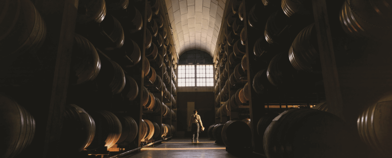 En una de las bodegas de envejecimiento del Gruppo Montenegro En una de las bodegas de envejecimiento del Gruppo Montenegro