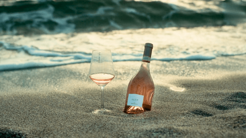 Frescobaldi Alie en la playa