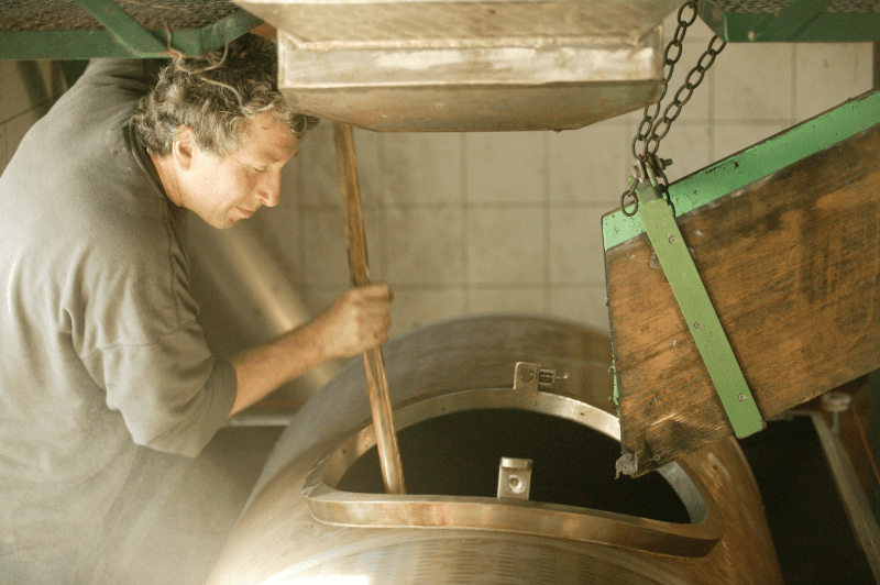 Fritz Rieder en el tanque de acero